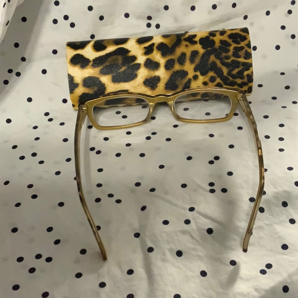 Vintage leopard ๐ print reading glasses with case. (+1.50) - Picture 2 of 10